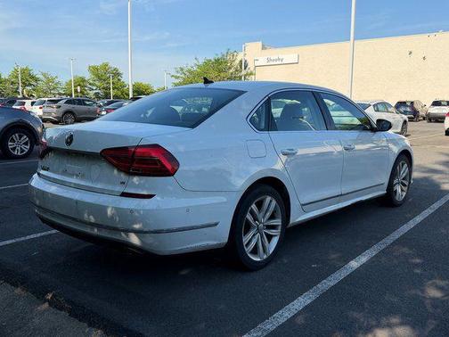 Pure White 2016 Volkswagen Passat V6 SEL Premium