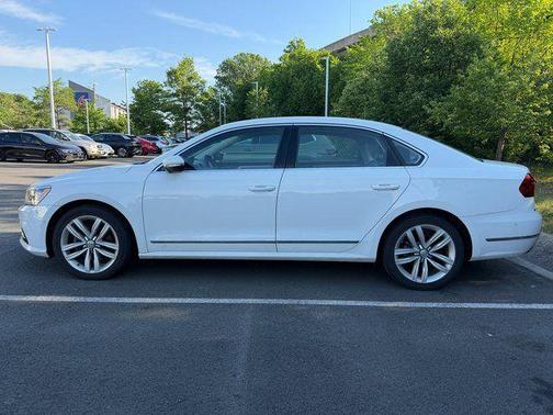 Pure White 2016 Volkswagen Passat V6 SEL Premium