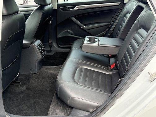 Pure White 2016 Volkswagen Passat V6 SEL Premium