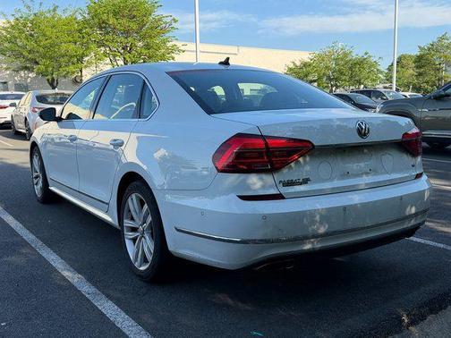 Pure White 2016 Volkswagen Passat V6 SEL Premium