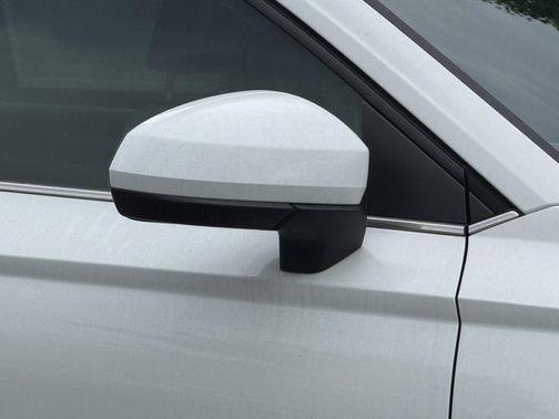 Pure White 2026 Volkswagen Taos SE
