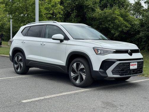 Pure White 2026 Volkswagen Taos SE