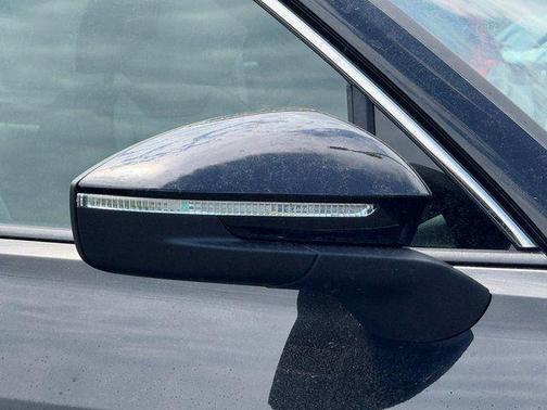 Deep Black Pearl 2026 Volkswagen Tiguan 2.0T SE 4MOTION