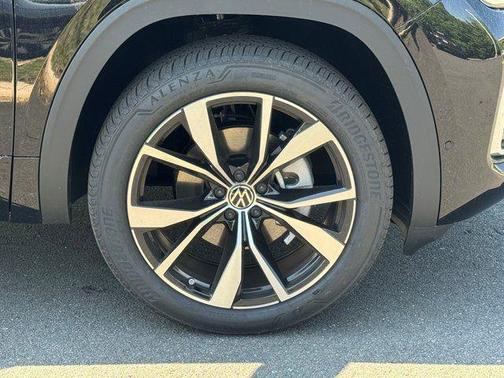 Deep Black Pearl 2026 Volkswagen Atlas 2.0T SEL Premium R-Line 4MOTION