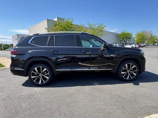 Deep Black Pearl 2026 Volkswagen Atlas 2.0T SEL Premium R-Line 4MOTION