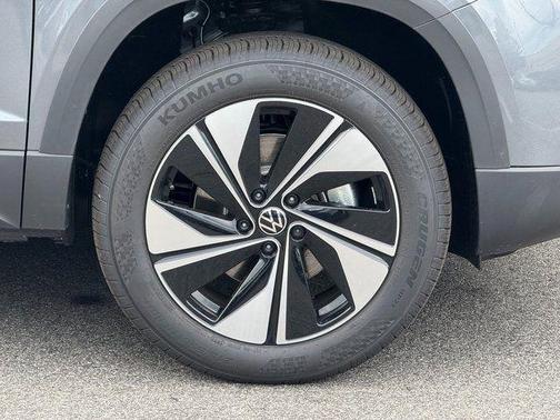 Platinum 2026 Volkswagen Taos SE