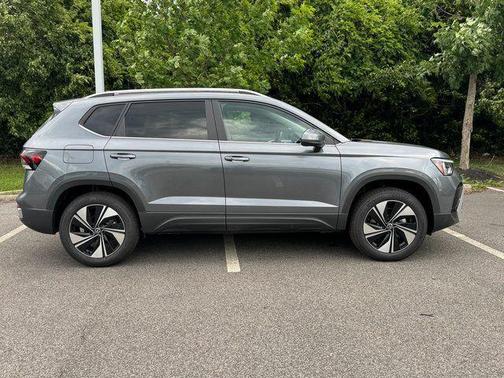 Platinum 2026 Volkswagen Taos SE