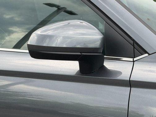 Platinum 2026 Volkswagen Taos SE