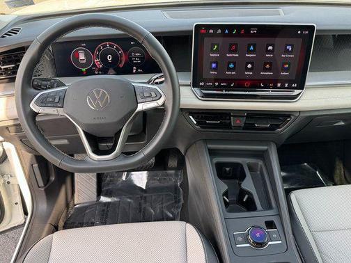 Pure White 2025 Volkswagen Tiguan 2.0T SE