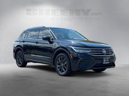 Deep Black 2023 Volkswagen Tiguan 2.0T SE