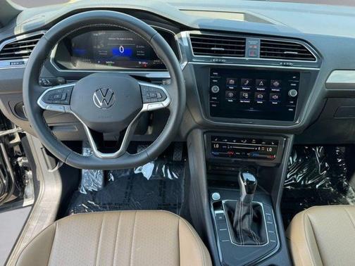 Deep Black 2023 Volkswagen Tiguan 2.0T SE