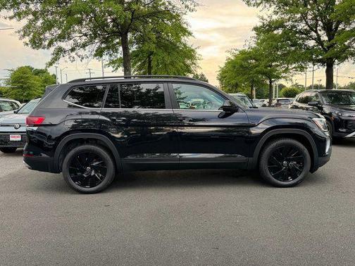 Deep Black Pearl 2026 Volkswagen Atlas 2.0T SE w/Technology 4MOTION