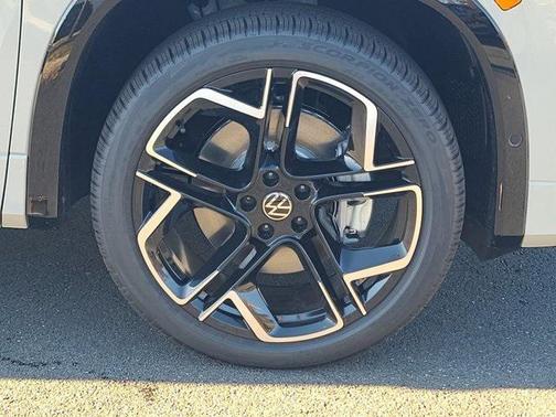 2026 Volkswagen Tiguan 2.0T SEL R-Line 4MOTION