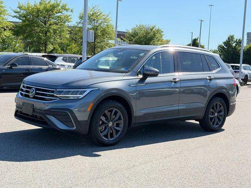 Platinum Gray Metallic 2023 Volkswagen Tiguan 2.0T SE