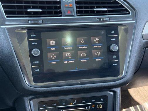 Platinum Gray Metallic 2023 Volkswagen Tiguan 2.0T SE