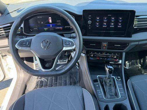 Pure White 2025 Volkswagen Jetta 1.5T Sport