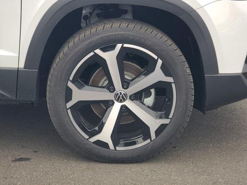 2026 Volkswagen Taos SEL