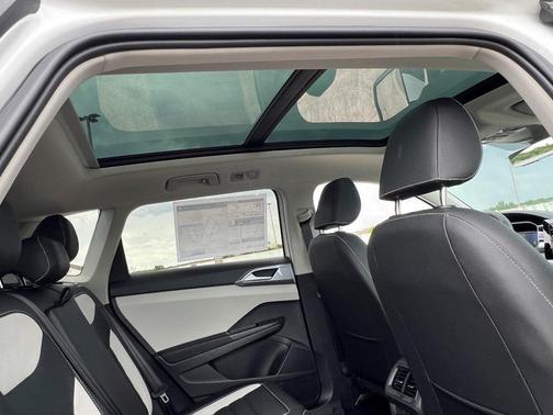 2025 Volkswagen Taos 1.5T SEL