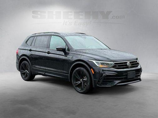 Deep Black 2023 Volkswagen Tiguan 2.0T SE R-Line Black