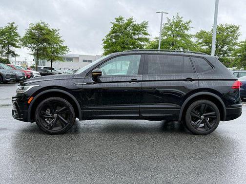 Deep Black 2023 Volkswagen Tiguan 2.0T SE R-Line Black