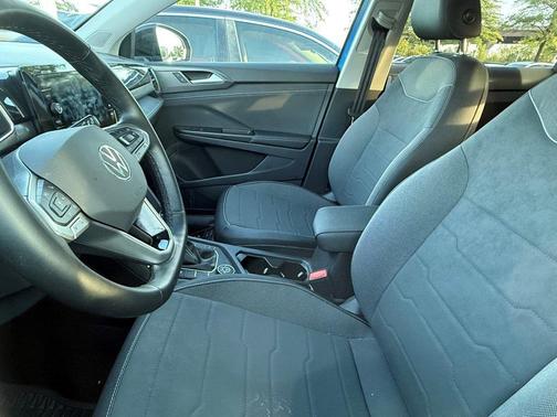 2025 Volkswagen Taos 1.5T SE Black