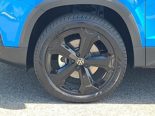 2025 Volkswagen Taos 1.5T SE Black