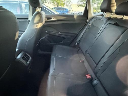2025 Volkswagen Taos 1.5T SE Black