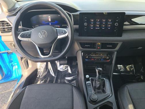 2025 Volkswagen Taos 1.5T SE Black
