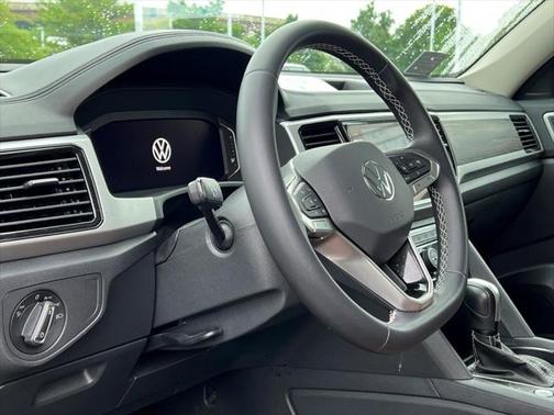 2023 Volkswagen Atlas 2.0T SE w/Technology 4MOTION