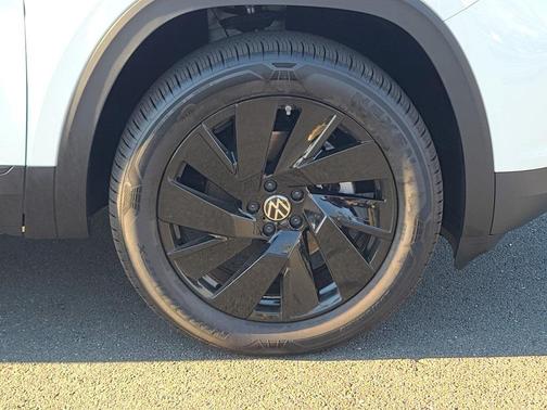 2025 Volkswagen Atlas 2.0T SE w/Technology 4MOTION