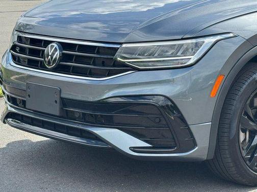 Platinum Gray Metallic 2024 Volkswagen Tiguan 2.0T SE R-Line Black 4MOTION