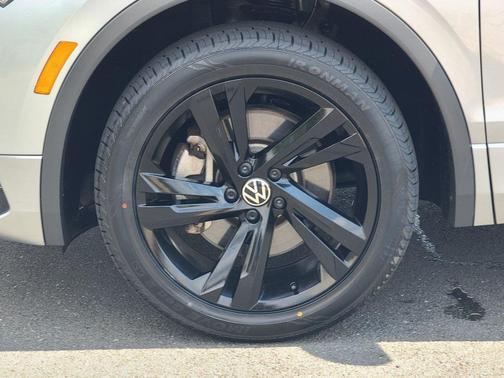 2023 Volkswagen Tiguan 2.0T SE R-Line Black 4MOTION