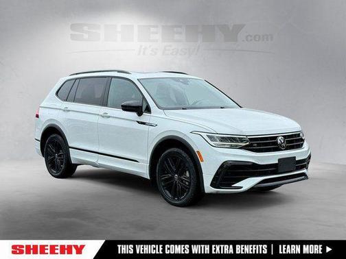 Oryx White Pearl 2022 Volkswagen Tiguan 2.0T SE R-Line Black 4MOTION