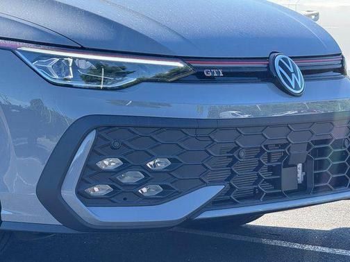Moonstone 2026 Volkswagen Golf GTI 2.0T SE DSG