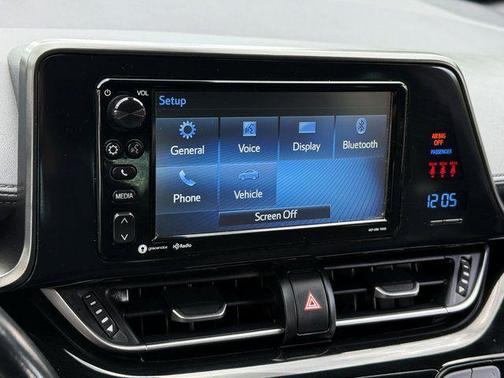 Blizzard Pearl 2018 Toyota C-HR XLE