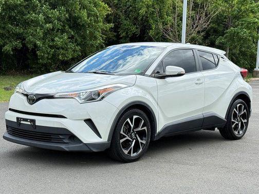 Blizzard Pearl 2018 Toyota C-HR XLE