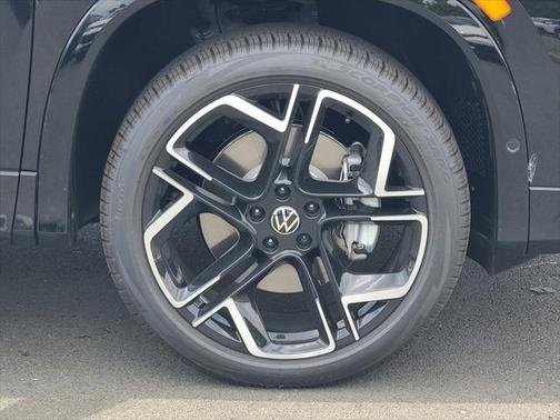 2025 Volkswagen Tiguan 2.0T SEL R-Line 4MOTION