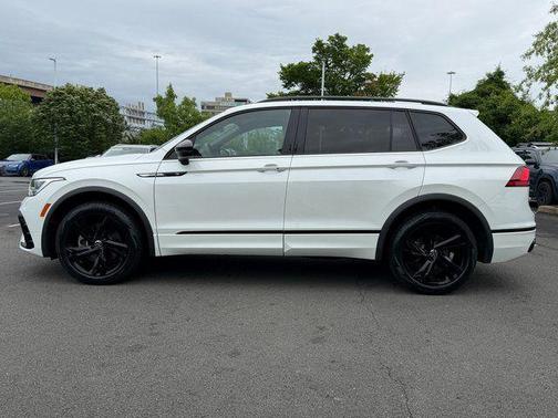 White Pearl 2023 Volkswagen Tiguan 2.0T SE R-Line Black 4MOTION