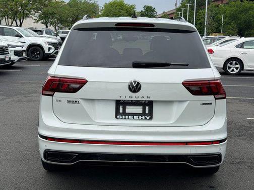 White Pearl 2023 Volkswagen Tiguan 2.0T SE R-Line Black 4MOTION