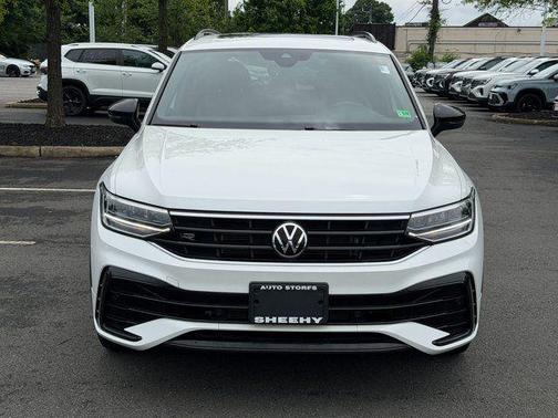 White Pearl 2023 Volkswagen Tiguan 2.0T SE R-Line Black 4MOTION