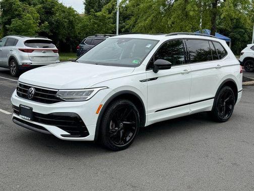 White Pearl 2023 Volkswagen Tiguan 2.0T SE R-Line Black 4MOTION
