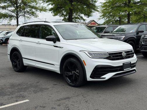 White Pearl 2023 Volkswagen Tiguan 2.0T SE R-Line Black 4MOTION