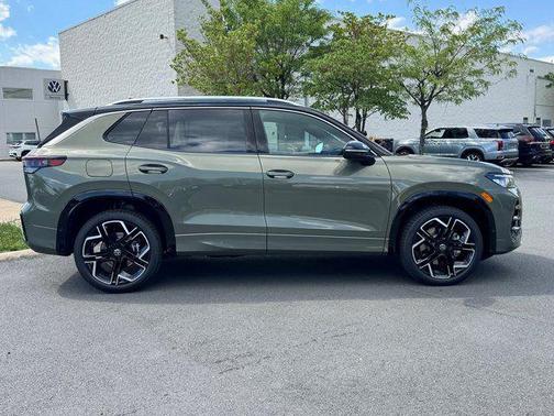 Avocado Green w/Deep Black Roof 2026 Volkswagen Tiguan 2.0T SEL R-Line 4MOTION