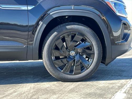 2025 Volkswagen Atlas Cross Sport 2.0T SE w/Technology 4MOTION