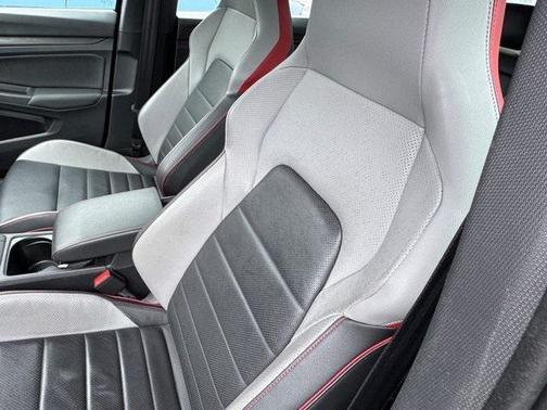 2022 Volkswagen Golf GTI 2.0T SE DSG