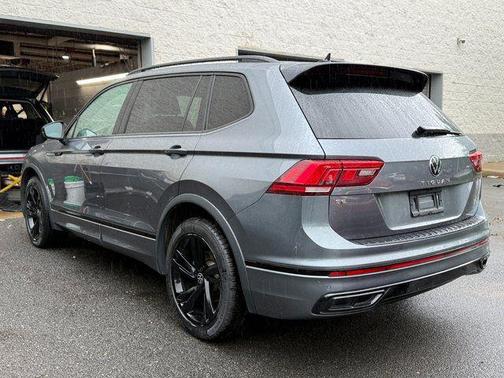 Platinum Gray Metallic 2024 Volkswagen Tiguan 2.0T SE R-Line Black