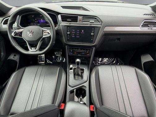 Platinum Gray Metallic 2024 Volkswagen Tiguan 2.0T SE R-Line Black