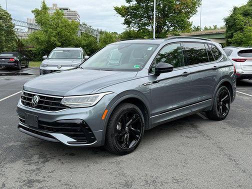 Platinum Gray Metallic 2024 Volkswagen Tiguan 2.0T SE R-Line Black