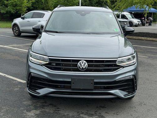 Platinum Gray Metallic 2024 Volkswagen Tiguan 2.0T SE R-Line Black