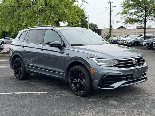 Platinum Gray Metallic 2024 Volkswagen Tiguan 2.0T SE R-Line Black